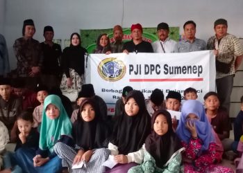 Persatuan Jurnalis Indonesia (PJI) Sumenep gelar kegiatan sosial pamungkas Ramadhan berbagi santunan 60 anak yatim di yayasan Ar-Raudlatul Iman desa Pinggirpapas, Kecamatan Kalianget