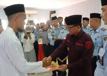 Sebanyak 372 napidana yang beragama Islam menerima remisi khusus dengan besaran remisi masing-masing 1 bulan yang diserahakan langsung oleh sekretariat Sekretariat Jenderal Pemasyarakatan Kementerian Hukum dan HAM Republik Indonesia Dr Heni Yuwono BCI PS SOS MSI