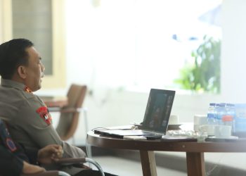 Kapolda Sumut, Irjen Pol RZ Panca Putra Simanjuntak memimpin rapat analisa dan evaluasi (anev) pelaksanaan Operasi Ketupat Toba 2023 melalui zoom meeting, Senin (24/4). (Foto Dok/ Polda Sumut)