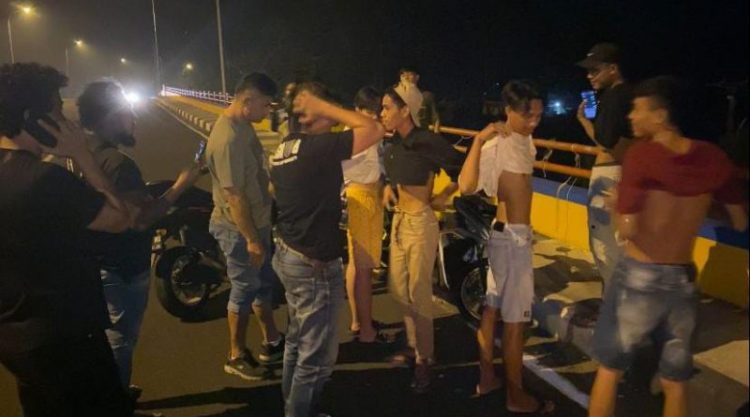 Tim Resmob On The Road Satuan Reskrim Polresta Manado melaksanakan patroli Sibulan (Sikat Pemabuk Jalanan)