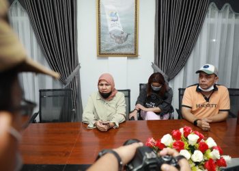 Evi, Ibu korban Ken Admiral mengapresiasi kerja Polda Sumut dalam menangani perkara penganiayaan anaknya secara tegas, Jumat malam (25/4/2023). (Foto Dok/ Polda Sumut).