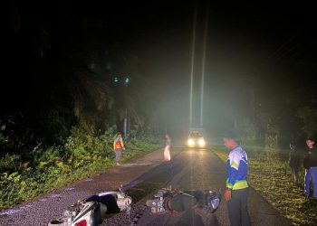 Kecelakaan lalu lintas di Jalan Raya Dsn. Kedondong Ds. Tumbak Petar Kec. Jebus Kab. Bangka Barat yang melibatkan dua sepeda motor, yaitu Honda Scoopy yang dikendarai oleh Sdr. Sahrul bersama penumpangnya Sdri. Zuriati, serta Yamaha Xeon yang dikendarai oleh Sdr. Junaidi