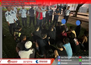 Kepala Pengamanan Lembaga Pemasyarakatan Kelas IIA Pematangsiantar Raymond Andika Girsang gelar giat Penggeledahan mendadak (Razia Insidentil) di Blok dan Kamar Hunian