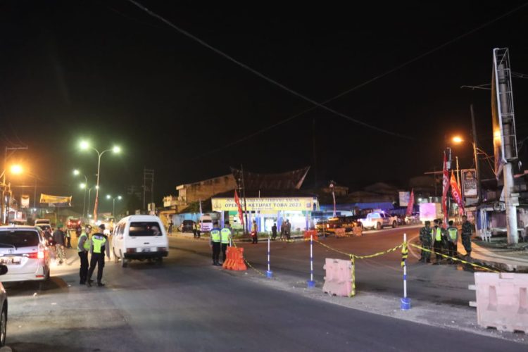 Kodim 0206 Dairi bersama Polres Dairi melaksanakan Patroli Skala Besar Dalam Rangka "Kegiatan Rutin Yang Ditingkatkan (KRYD). Sabtu Malam 29-04-2023.