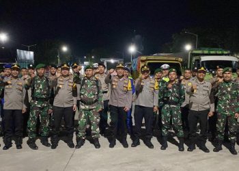 Momen Personel TNI-Polri giat Bersama dalam Pemantauan dan pengamanan lebaran sesuai Tugas yang di laksanakan