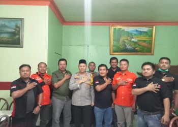 Kapolres Dairi AKBP Wahyudi Rahman SH, SIK, MM menjalin silaturahmi dengan partai Buruh Kabupaten Dairi dan perwakilan serikat pekerja seluruh indonesia (SPSI) kabupaten Dairi