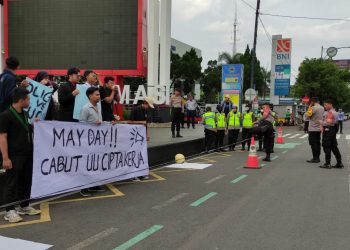 Polresta Banyumas terjunkan ratusan personil untuk melaksanakan pengamanan Peringatan Hari Buruh Internasional atau May Day pada hari Senin 1 Mei 2023