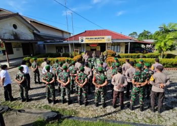Polsek Mentok menggelar apel pagi bersama yang di ikuti oleh seluruh anggota Polsek dan kompi senapan A yonif 147 / KGJ Muntok. Selasa (02/05/2023)