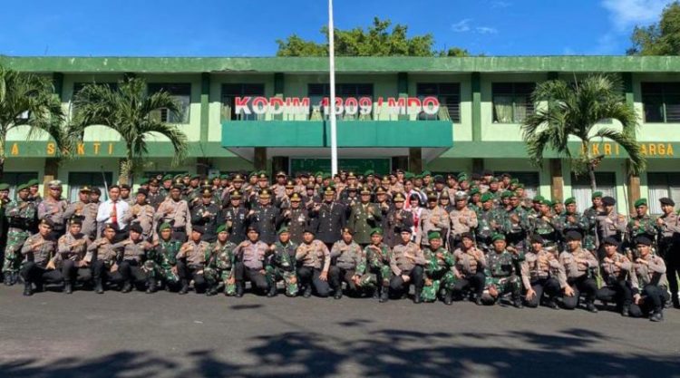Polresta Manado menghadiri Upacara dalam rangka memperingati hari Pendidikan Nasional (Hardiknas) di lapangan Makodim 1309 Manado