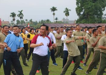 Jajaran TNI-Polri dan Forkopimda di Sumatera Utara melaksanakan olah raga bersama di Mapolda Sumut, Selasa (02/05/2023).