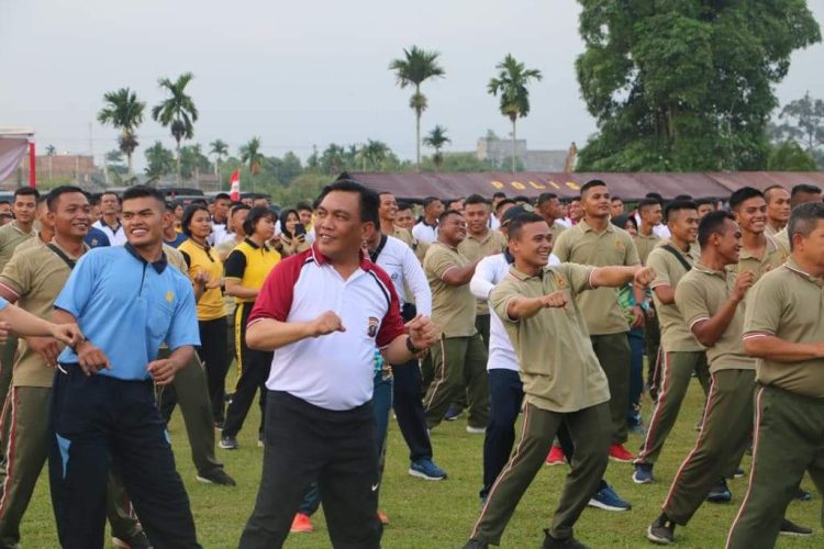 Jajaran TNI-Polri dan Forkopimda di Sumatera Utara melaksanakan olah raga bersama di Mapolda Sumut, Selasa (02/05/2023).