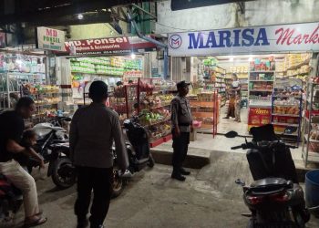 Personel saat melaksanakan patroli rutin di seputaran Kecamatan Samudera, Aceh Utara, wilayah hukum Polres Lhokseumawe, Rabu (3/5/2023) malam.