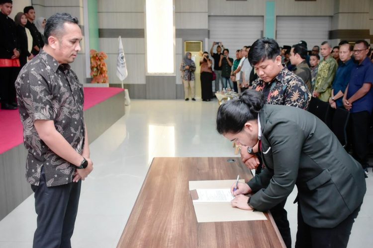 Pj Wali Kota Sabang Reza Fahlevi resmi mengukuhkan Pengurus Besar Ikatan Pemuda Pelajar dan Mahasiswa Sabang (PB-IPPEMAS) Periode 2023-2025