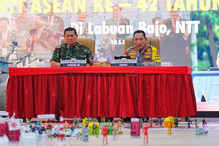 TNI-Polri melaksanakan Apel Gelar Pasukan terkait pengamanan penyelenggaraan Konferensi Tingkat Tinggi (KTT) ASEAN di Labuan Bajo, Nusa Tenggara Timur