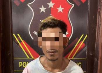 IB Bin Dr (30) saat digeledah malah kedapatan membawa 1 (satu) Pucuk Senpira yg berisi 1 (satu) butir amunisi 5,56, dibadannya atas kejadian tersebut Pelaku dan barang bukti dibawa dan diamankan di Polsek Tanah Abang