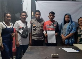 Bhabinkamtibmas Polsek Pineleng yang telah berhasil menyelesaikan permasalahan (problem solving) Kekerasan Dalam Rumah Tangga (KDRT), Sabtu (6/5/2023)