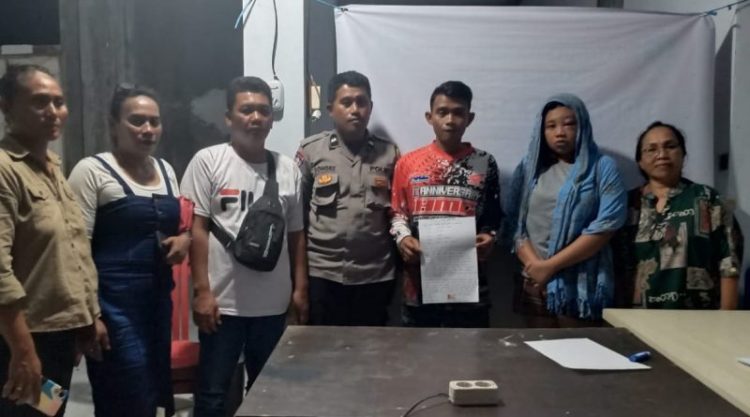 Bhabinkamtibmas Polsek Pineleng yang telah berhasil menyelesaikan permasalahan (problem solving) Kekerasan Dalam Rumah Tangga (KDRT), Sabtu (6/5/2023)