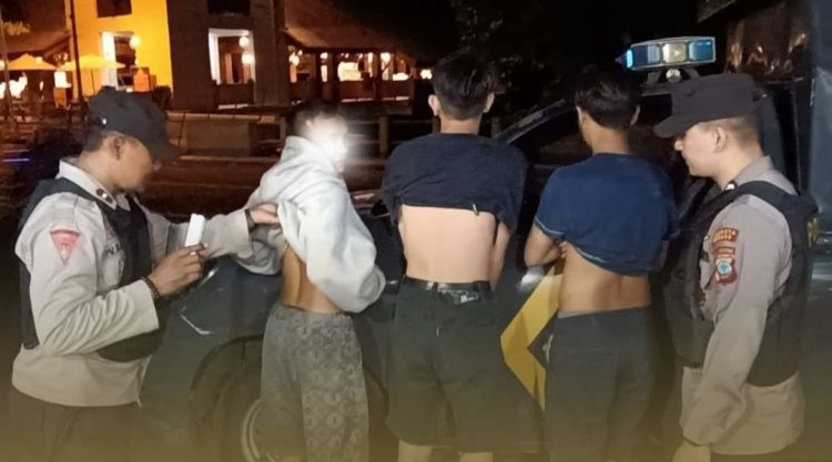 Personel Polsek Malalayang intens melakukan patroli Sibulan (sikat Pemabuk Jalanan) pada jam – jam rawan di lokasi yang rawan terjadi gangguan kamtibmas