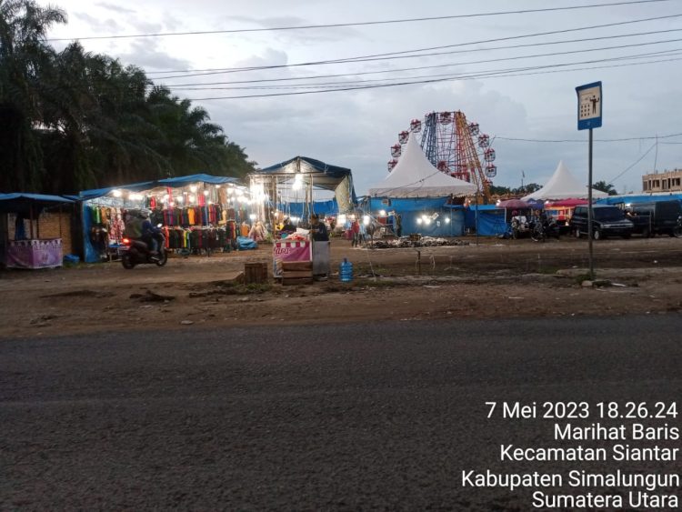 Ramainya acara pasar malam yang digelar di Jalan Asahan, Kecamatan Siantar, Kabupaten Simalungun tepatnya di depan sekolah dasar (SD) Negeri 095551 Jalan Asahan Batu IV Simalungun