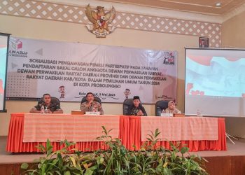 Bawaslu Kota Probolinggo menggelar sosialisasi pengawasan pemilu partisipatif dengan menggandeng Kapolres Probolinggo Kota, AKBP Wadi Sa'bani, S.H, S.IK sebagai salah satu narasumber, selasa (09/05/23)