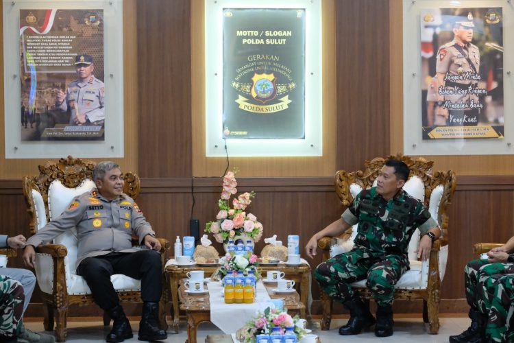 Kapolda Sulawesi Utara Irjen Pol Setyo Budiyanto didampingi sejumlah pejabat utama Polda menerima kunjungan silaturahmi Danrem 131/Santiago Brigjen TNI Wakhyono