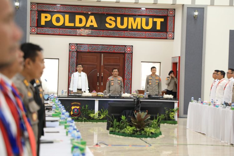 Kapolda Sumut, Irjen Pol RZ Panca Putra Simanjuntak memimpin rapat kerja teknis (rakernis) fungsi reskrim di Aula Tribrata Polda Sumut, Rabu (10/5/2023). (Foto Dok/ Polda Sumut)