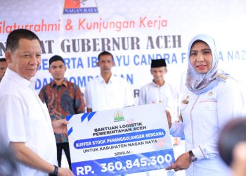 Pj Gubernur Aceh menyerahkan bantuan dana dari Pemerintah Aceh senilai Rp. 10 miliar kepada Pj Bupati Nagan Raya untuk kelanjutan pembangunan masjid
