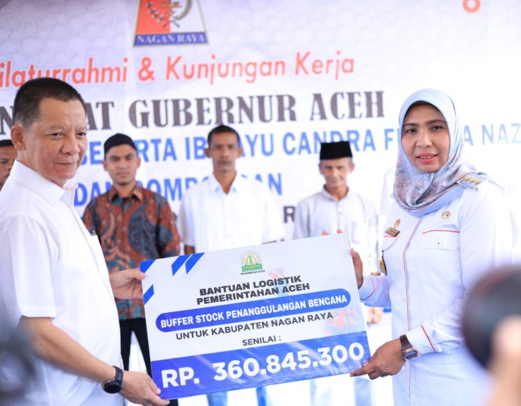 Pj Gubernur Aceh menyerahkan bantuan dana dari Pemerintah Aceh senilai Rp. 10 miliar kepada Pj Bupati Nagan Raya untuk kelanjutan pembangunan masjid