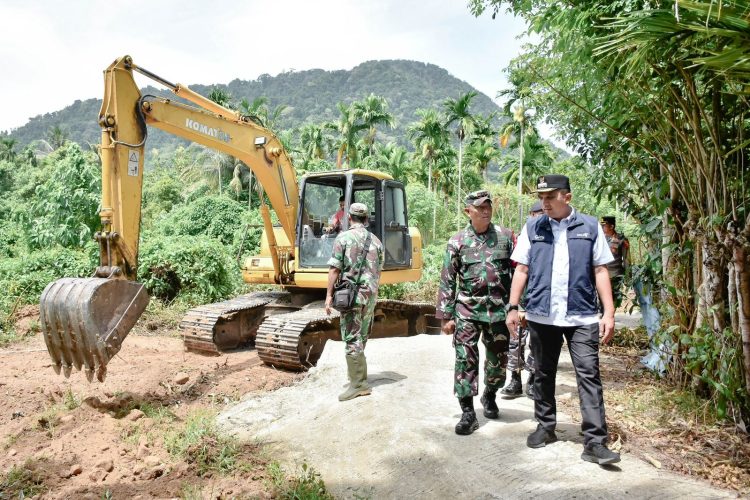 Pj Wali Kota Sabang beserta Dansatgas TMMD Komandan Kodim 0112 Sabang Letkol Inf Ahmad Sobirin dan Forkopimda Kota Sabang, melakukan peninjauan langsung ke Gampong Jaboi, yang merupakan lokasi pelaksanaan program TMMD tahun 2023