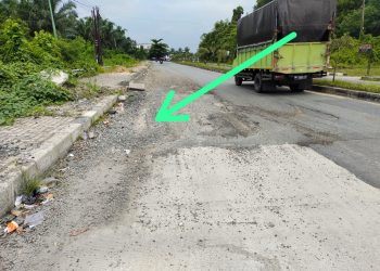 Kondisi jalan Raya Pekanbaru bangkinang, Kumantan, kecamatan Bangkinang, kabupaten kampar, Riau 28463, kamis 11 Mei. Tidak Sedikit Jalan Berlubang