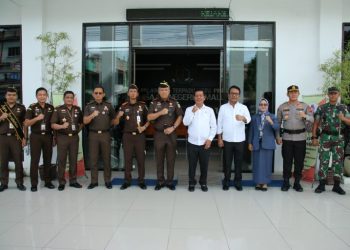 Kapolres Simalungun, AKBP Ronald F.C Sipayung,SH.,SIK., MH bersama Unsur Forkopimda Kabupaten Simalungun menghadiri kunjungan kerja Kepala Kejaksaan Tinggi Sumatera Utara (Kajatisu), Idianto,SH.,MH