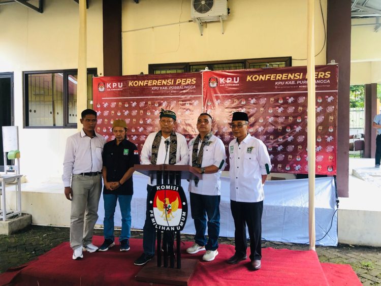 DPC Partai Kebangkitan Bangsa Purbalingga yang dipimpin langsung oleh Ketua DPC H.Mukhlis S. Ag dan didampingi oleh puput adi purnomo selaku sekretaris, mendaftarkan calon calon legislatif DPRD Purbalingga