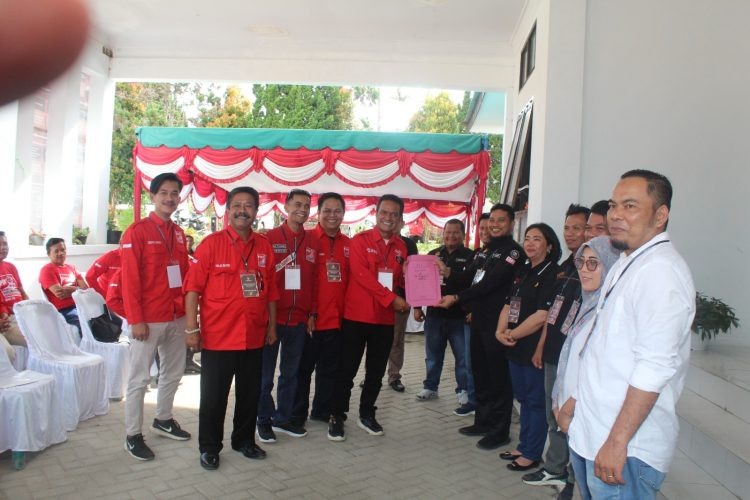 Komisi Pemilihan umum Kab Dairi Pada hari Minggu ,14 Mei 2023 menerima Pengajuan Bakal Calon Anggota DPRD Kabupaten Dairi dari Partai Politik Partai Solidaritas Indonesia Kabupaten Dairi