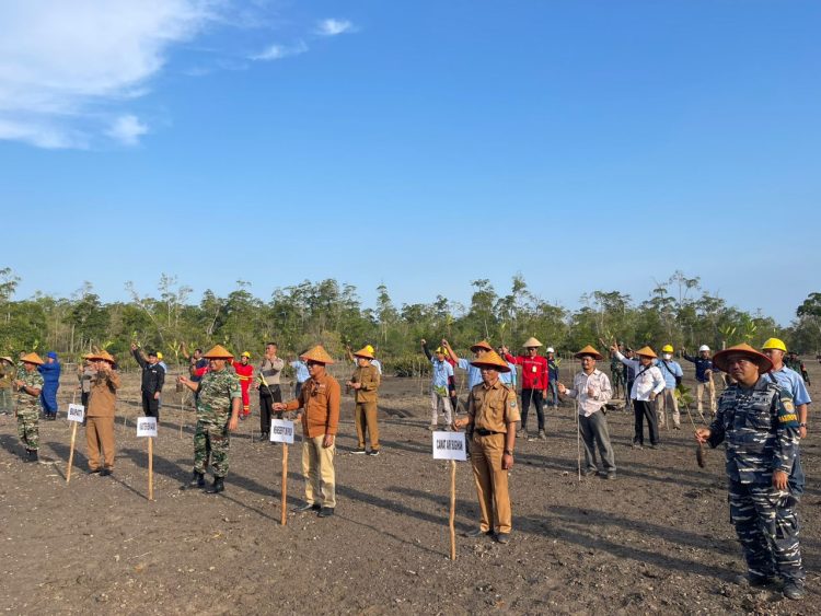 Penanaman di lokasi ini melibatkan kerjasama antara Kodim 0402/OKI dan Korem 044/Gapo, TNI/Polri, Pemda OKI, masyarakat sekitar, dan APP Sinar Mas melalui unit usahanya PT OKI Pulp & Paper Mills dan mitra pemasoknya PT Bumi Andalas Permai