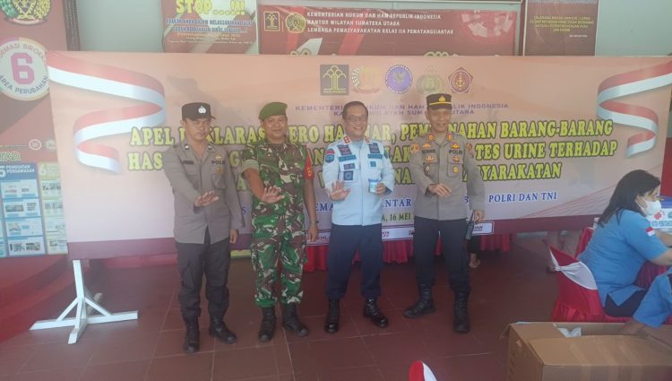Lembaga Pemasyarakatan (Lapas) kelas IIa Pematangsiantar gelar apel Deklarasi Zero Halinar, pemusnahan barang bukti hasil penggeledahan dan pelaksanaan tes urine terhadap pegawai dan Warga binaan Pemasyarakatan (WBP) lapas kelas IIa Pematangsiantar