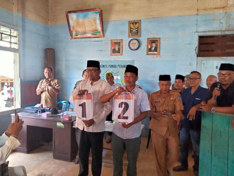 Dua kandidat ini resmi ditetapkan dari bakal calon kepala desa sebagai calon kepala desa oleh panitia pilkades desa Pedamaran 1 di kantor sekretariat Panitia Pilkades Pedamaran 1