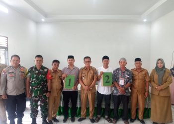Kedua Calon Kades telah mendapatkan Nomor urutnya hari ini Selasa 16/05/23.
Pengambilan nomor urut kades patahan Doris Apriansyah mendapat nomor urut 1 sementara Cakades penantang Rangkum Irawan mendapat nomor urut 2