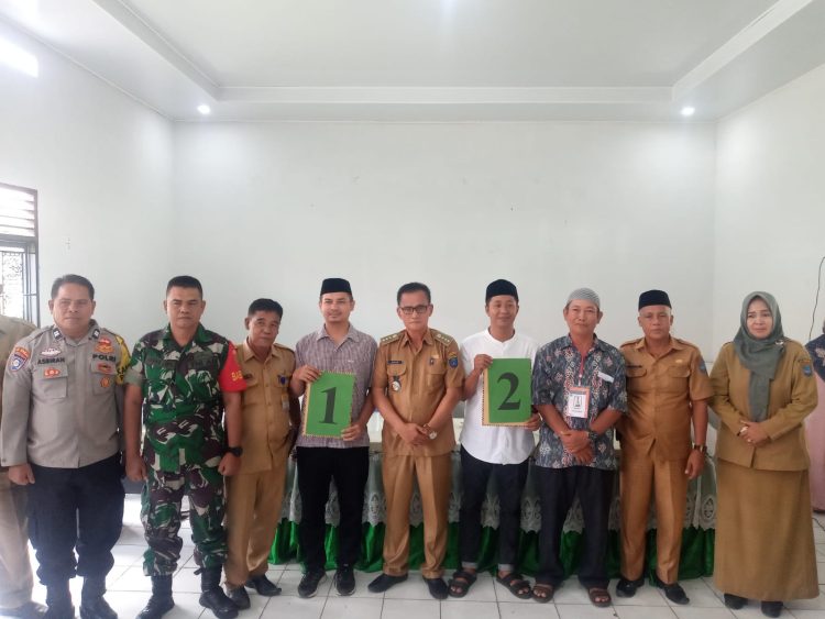 Kedua Calon Kades telah mendapatkan Nomor urutnya hari ini Selasa 16/05/23.
Pengambilan nomor urut kades patahan Doris Apriansyah mendapat nomor urut 1 sementara Cakades penantang Rangkum Irawan mendapat nomor urut 2