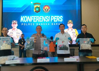 Polres Bangka Barat melaksanakan Konferensi Pers ungkap kasus 2 laporan pencabulan terhadap anak di bawah umur bertempat di gedung Catur Prasetya Mapolres Bangka Barat