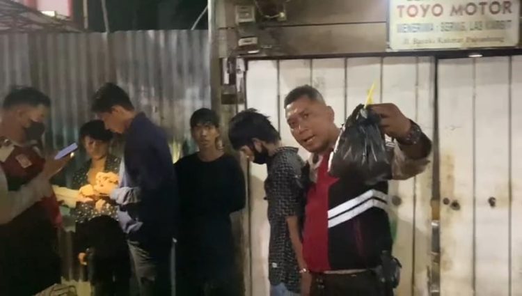 Unit Patroli Kota Subdit Gasum Dit Samapta Polda Sumsel, kembali mengamankan 3 pelaku Street Crime (Pak Ogah), tepatnya di jalan Basuki Rahmad (depan rumah makan Pagi sore), Rabu (17/5/2023)