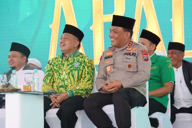 Kapolda Sumut, Irjen Pol RZ. Panca Putra Simanjuntak hadir pada acara Tasyakuran Satu Abad Nahdlatul Ulama (NU) dan Silaturrahmi Akbar Kader Nahdlatul Ulama se- Sumatera Utara di Kabupaten Mandailing Natal, Kamis (18/5/2023). (Foto Dok/ Polda Sumut)