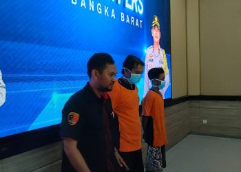 MG dan AA dihadiri saat konferensi pers yang dipimpin Kapolres Bangka Barat AKBP Catur Prasetiyo SIK didampingi Kasat Reskrim Iptu Ogan Arif Teguh Imani, Ps Kasihumas, dan Kanit PPA di Gedung Catur Prasetya, Polres Bangka Barat