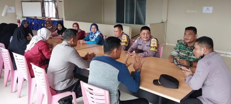 Polsek Merawang ngadakan kegiatan pertemuan dengan masyarakat bertajuk “Jum’at Curhat” guna mendengarkan keluhan warga secara langsung