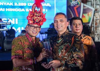 Penghargaan diberikan langsung oleh Menteri Pariwisata dan Ekonomi Kreatif (Menparekraf) Sandiaga Salahuddin Uno kepada Pj Wali Kota Sabang Reza Fahlevi, Jum'at (19/5) malam.