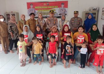 Kapolsek Tanah Jawa melaksanakan kegiatan Pemberian Makanan Anak untuk pencegahan Stunting atau PMT (Pemberian Makanan Tambahan) Stunting Tahap - IV atau tahap yang terakhir, terhadap 110 anak Asuh Polres Simalungun yang berada di 18(Delapan belas) Nagori se- kabupaten Simalungun