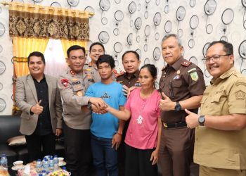 Kapoldasu dan Kajatisu pun melaksanakan Restorative Justice (RJ) mendamaikan kedua belah pihak yang berperkara dalam kasus penganiayaan dihadiri tersangka dan korban
