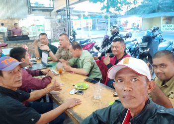 Ketua KOMNAS WI DPD Deliserdang Tumpal Manik SPd, SH, MH saat memimpin rapat koordinasi dengan anggota KOMNAS WI DPD Deliserdang Selasa (23/05/2023) di Cafe Bg Zaki yang beralamat didesa Limau Manis, Kecamatan Tanjung Morawa