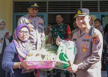 Kapolres Sabang AKBP Erwan, yang juga merupakan Bapak Asuh Anak Stunting (BAAS), laksanakan kegiatan Pemberian Makan Tambahan (PMT) di Gampong Kuta Barat, Sabang