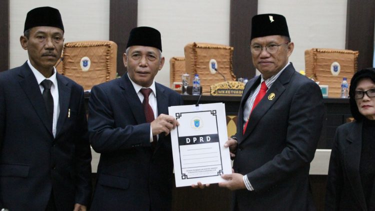 H. Iskandar, SE mengajukan pengunduran diri dari jabatannya sebagai Bupati Ogan Komering Ilir yang diumumkan di hadapan Rapat Paripurna DPRD OKI