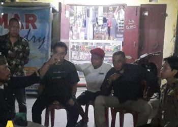 Personel Polsek Tikala Polresta Manado demi terpeliharanya Kamtibmas yang aman dan kondusif di wilayah Binaanya, terus melakukan upaya seperti sambang dan dialogis guna memberikan himbauan-himbauan, Sabtu (27/5/2023) malam